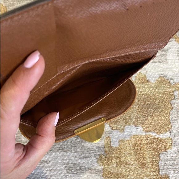Louis Vuitton Monogram Eugenie Wallet - Picture 8 of 8